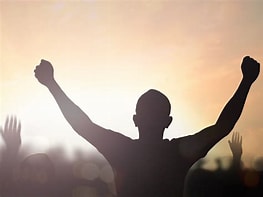 金字塔目指す( ｀ー´)ノ