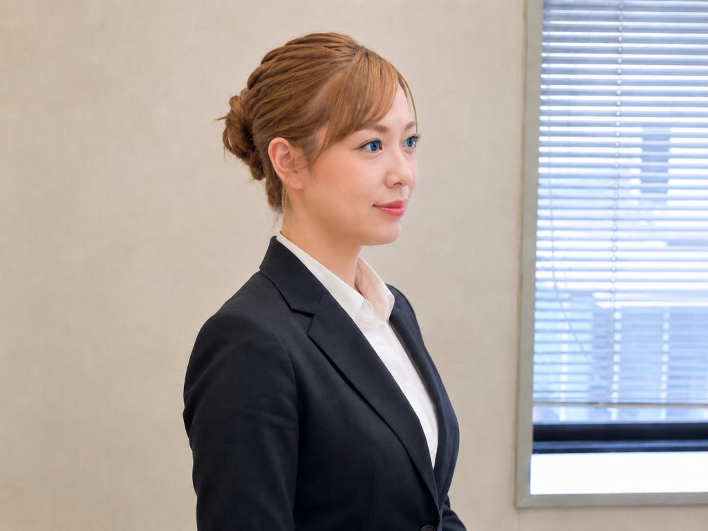 青い目の美しい乗務社員さんをよろしく。